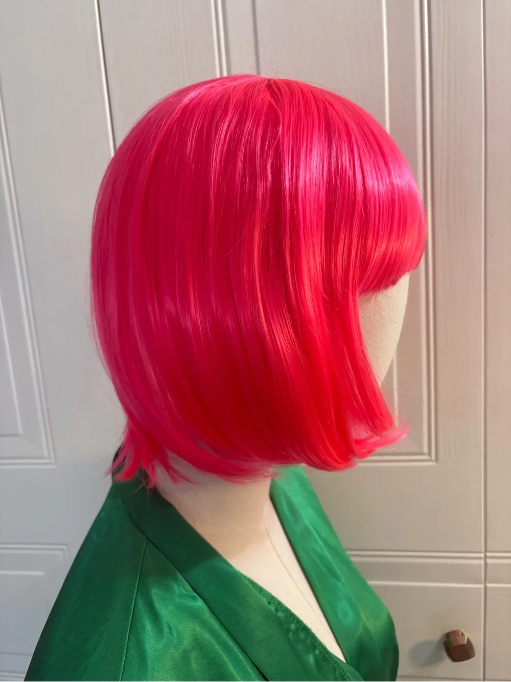 Women’s Short Straight Hot Pink Bob w/ Bangs Synthetic NWOT